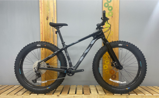 Salsa Beargrease Carbon Deore 11spd Fat Bike 27.5 Black Fade Medium Salsa Beargrease Carbon Deore 11spd Fat Bike 27.5 Black Fade Medium